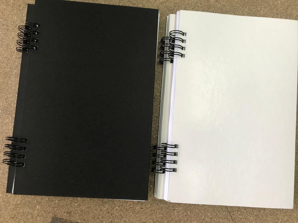 Libreta de notas hojas blancas tapa negra – COPIAS EXACTAS